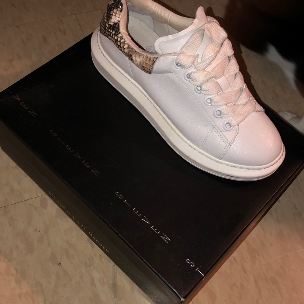 Steve Madden Sneakers